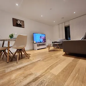 Apartment The Maud Luxury Garden, London