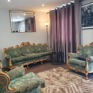 Homestay Crestfield, Thamesmead (Greater London)